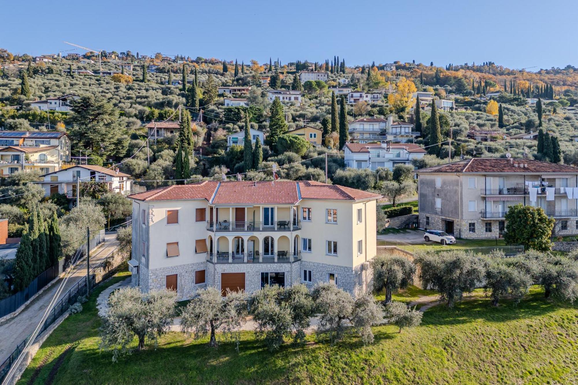 Santa Croce Apartments Torri Del Benaco Exterior photo