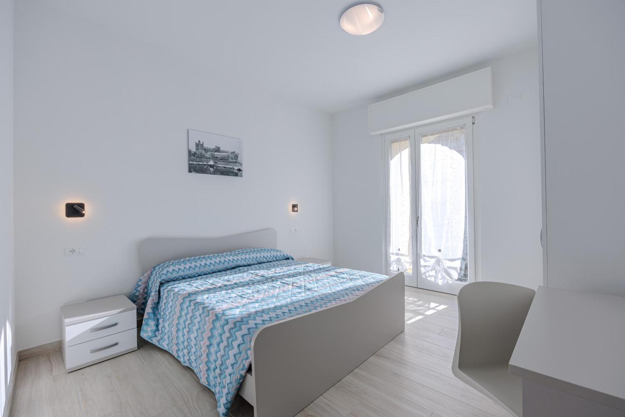 Santa Croce Apartments Torri Del Benaco Room photo