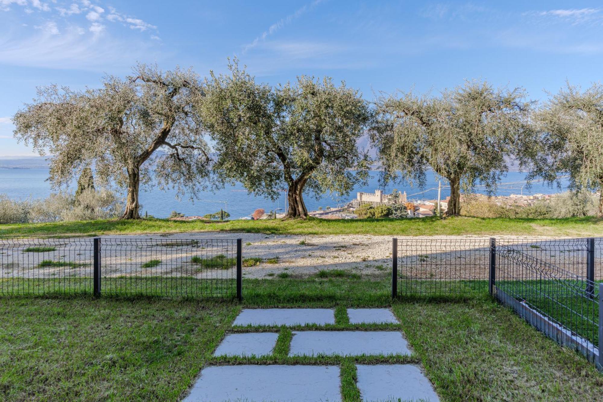 Santa Croce Apartments Torri Del Benaco Exterior photo