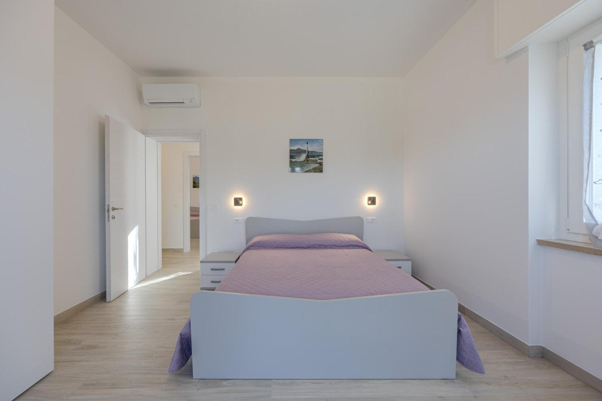 Santa Croce Apartments Torri Del Benaco Room photo